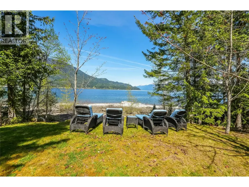 271 Kootenay Lake Road, Procter
